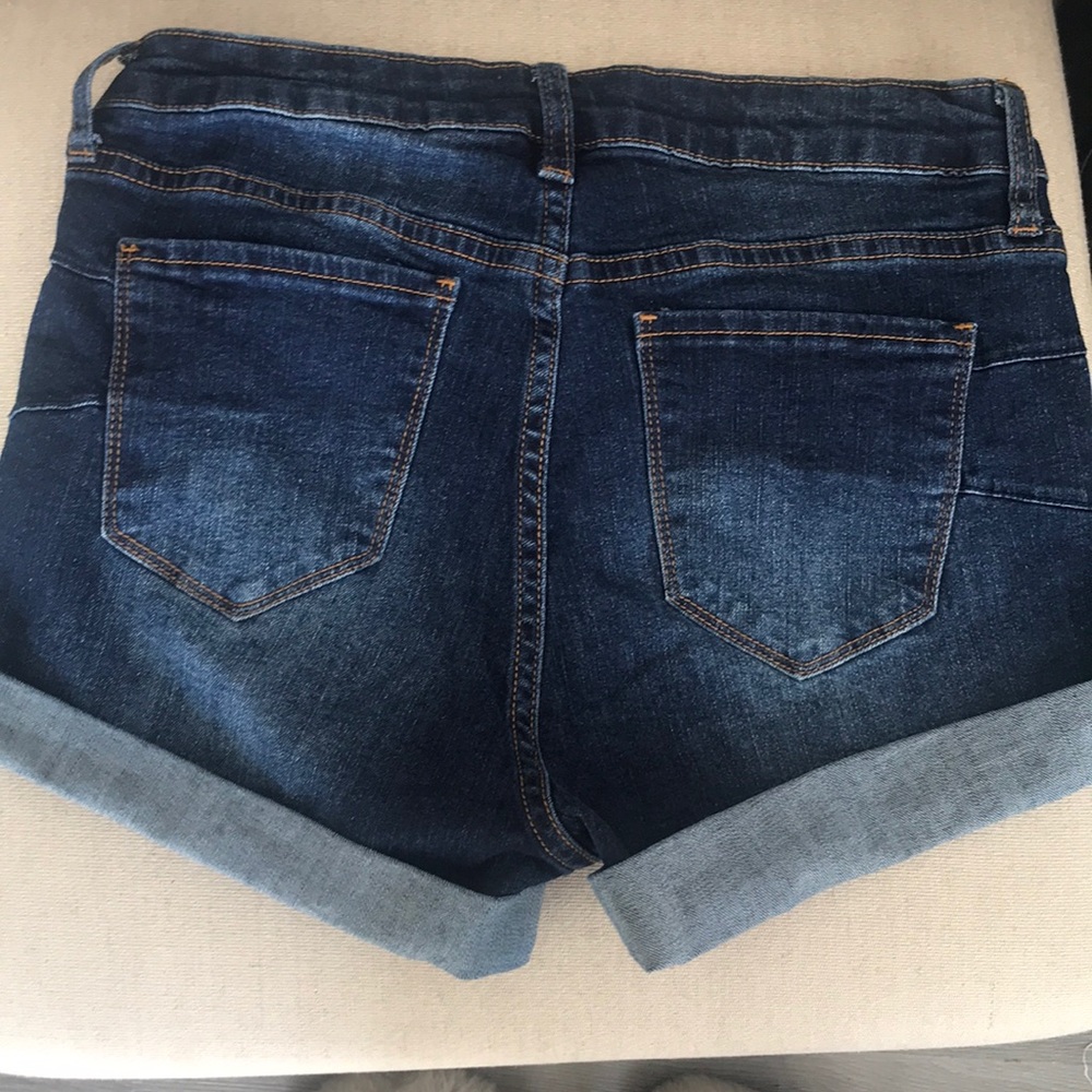 Shorts - Picture 3 of 3